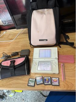 Nintendo DS Lite USG-001 Polar White Handheld Console Read Desc. W/4 Games Bags The top screen shows nothing but white sometimes flashes but bottom s