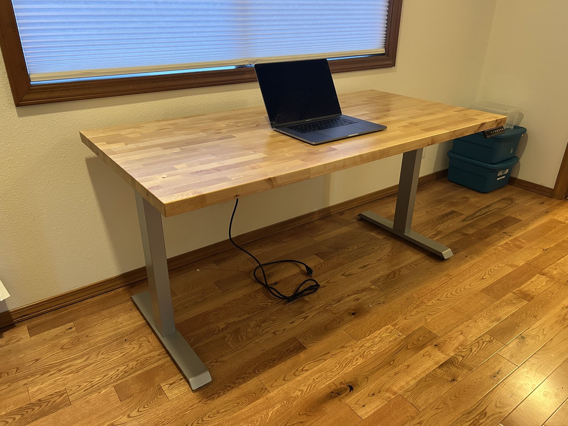 Electric Adjustable Height Desk - Butcher Block Solid Wood Table Top