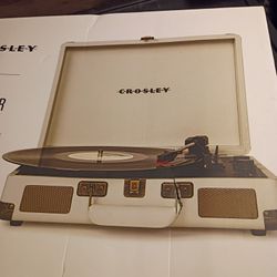 NEW  CROSLEY RECORD PLAYER CR800 55 -WS BLUETOOTH MODEL