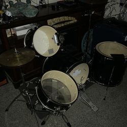 4 Pcs Drum Set complete In Good Condition And Sound Good 