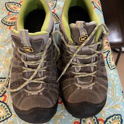 Keen Hiking Shoes Like New 