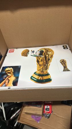 LEGO Editions FIFA World Cup Official Trophy Building Set - Kit for Display in Bedroom, Home Office, Book Shelf - Soccer Fans Collectible - W/World Cu