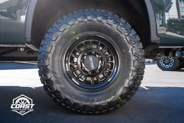 Method MR318 18" 8x170 Gloss Black