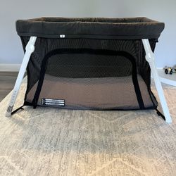 Lotus Travel Crib Pack And Play With Bassinet Conversion kit And Sheets