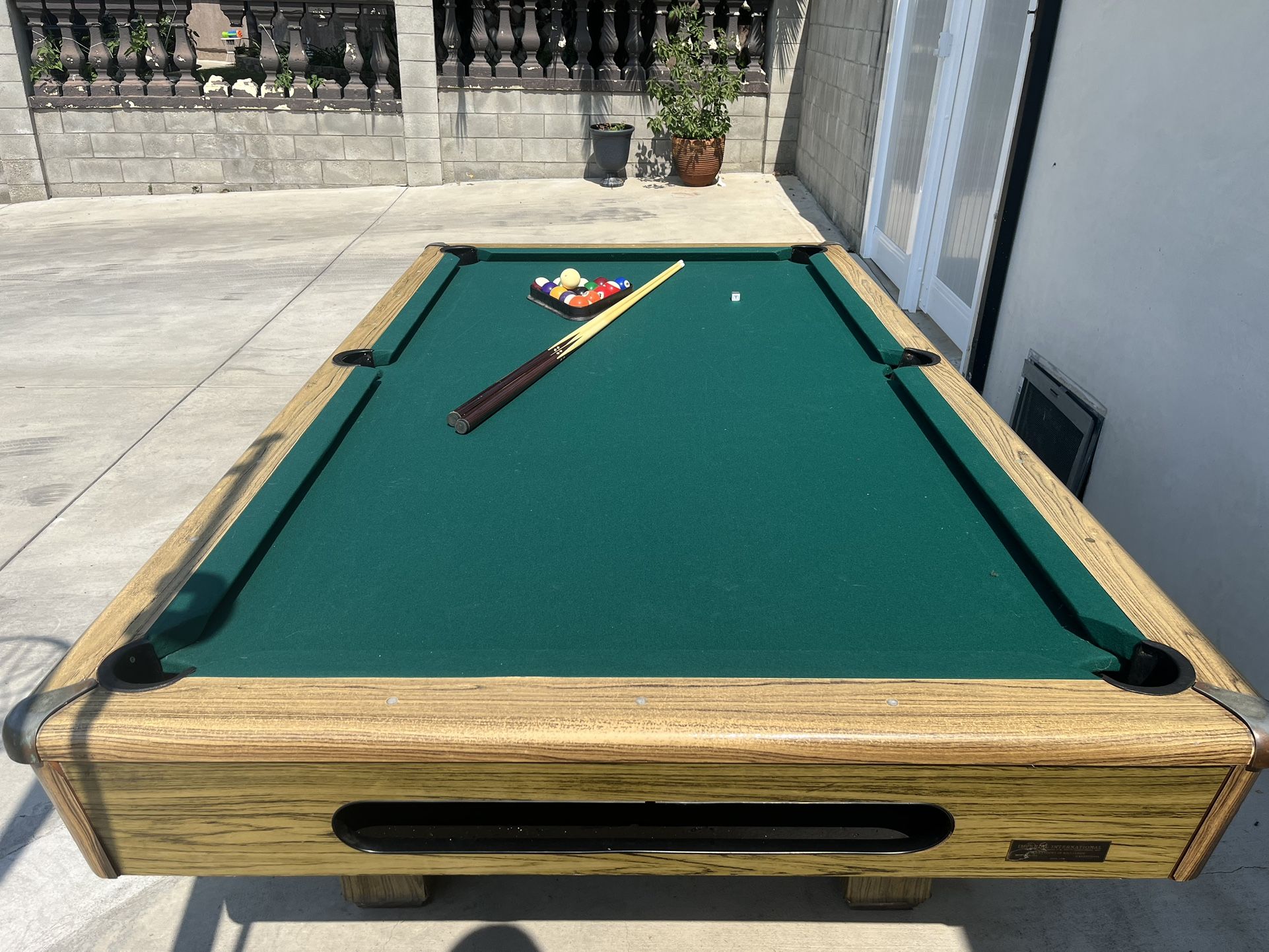 IMPERIAL INTERNATIONAL 8FT LONG POOL TABLE