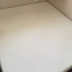 King size Memory foam Mattress + Metal Frame (GREAT CONDITION)