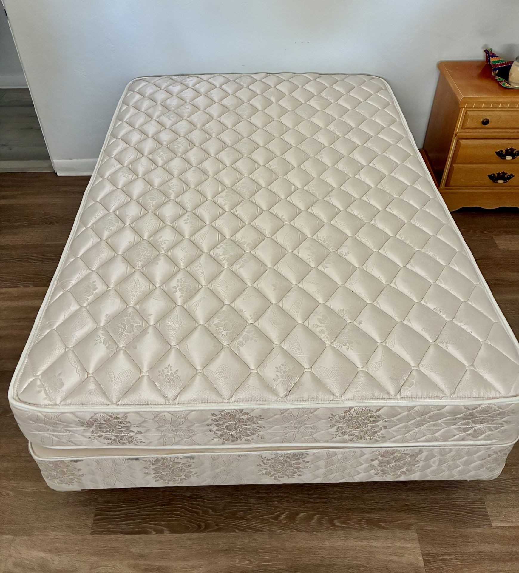 FULL SIZE BED & FRAME