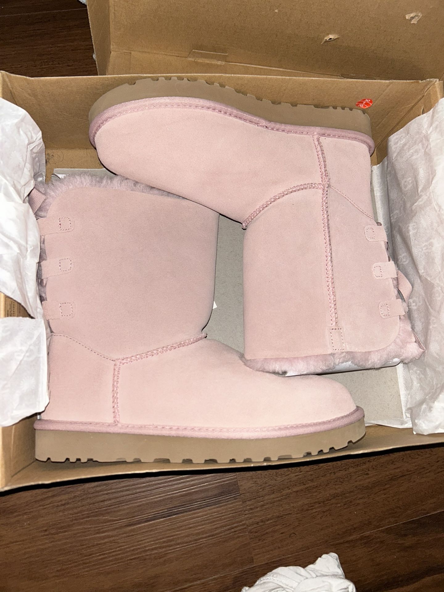 Pink Uggs NEW NEVER WORN