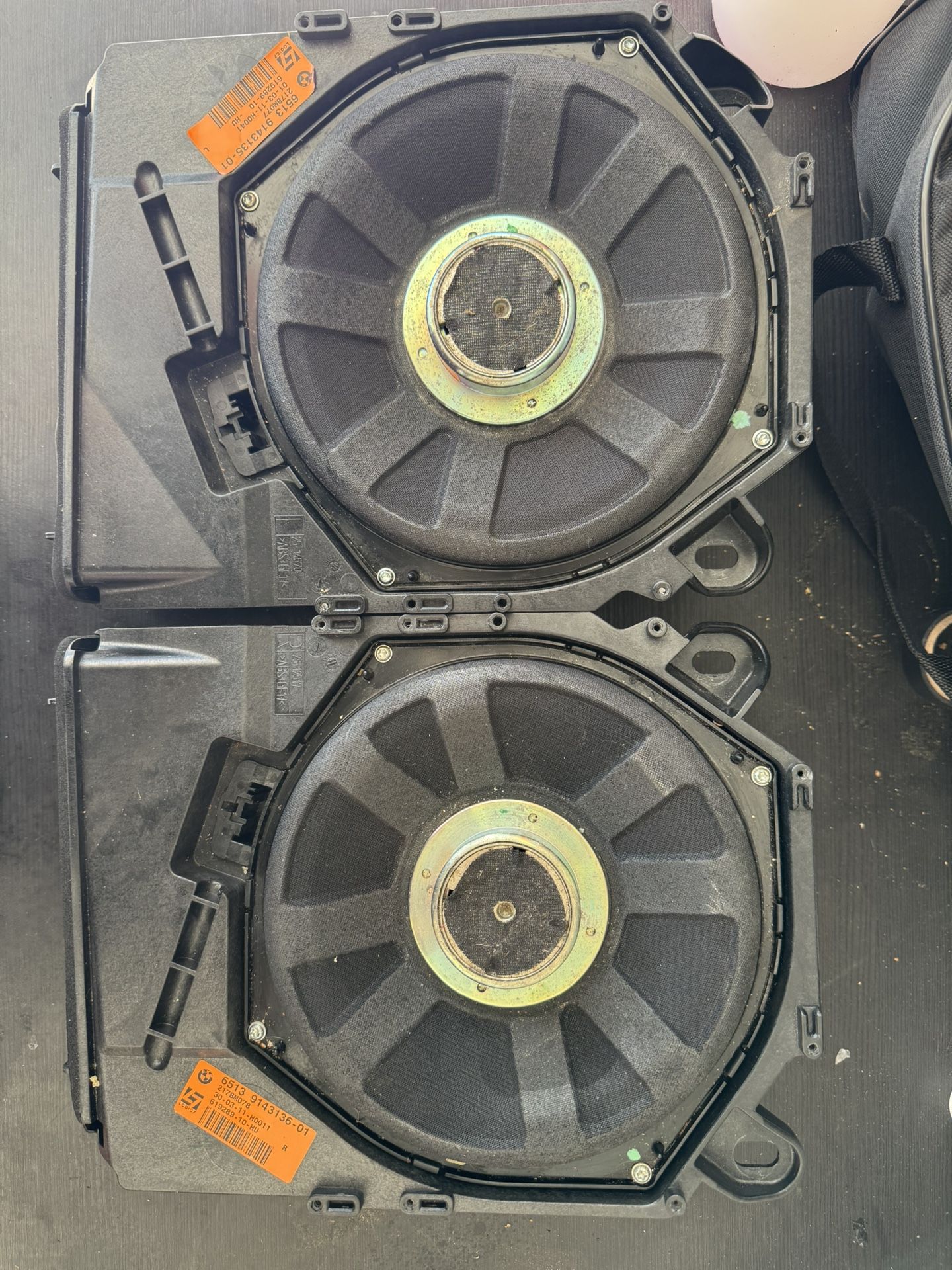 E92 335i Logic 7 / Harmon Kardon Subwoofers