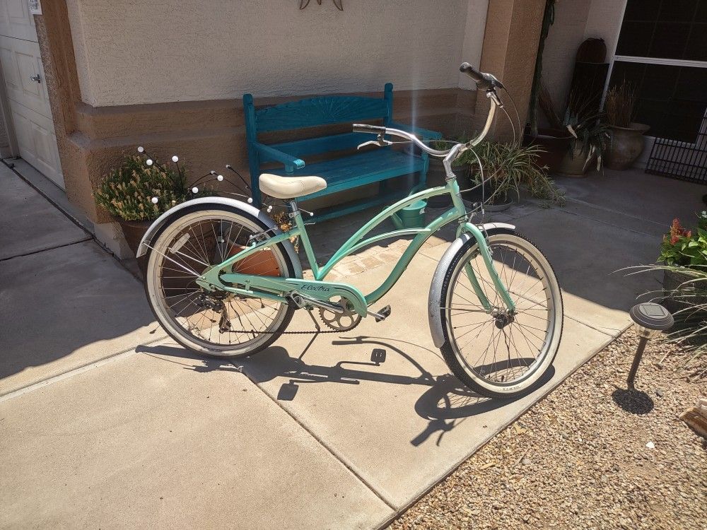 Ladies Electra 26-in 7 Speed Beach Cruiser Bike