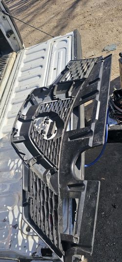 2016 Nissan Rougue Grille 