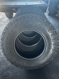 Set of 4.  265/80/17 Toyo tires Open Country A/T