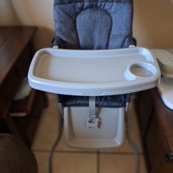 Vendo Bonita Silla Para Bebe  Exelente Condicion