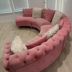 Sofa Pink White and pink pillows