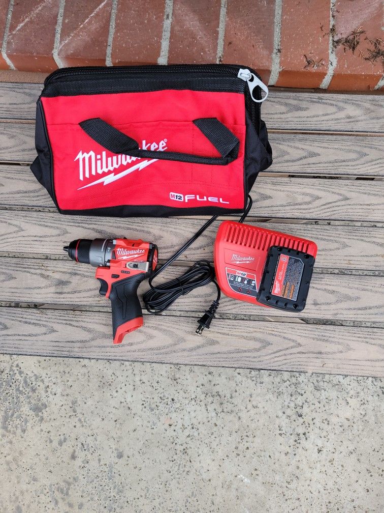 Milwaukee M12 Fuel Hammer Drill Kit