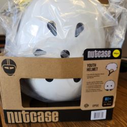 New In Box - Nutcase Youth Helmet Mips Size 8 Years+ White