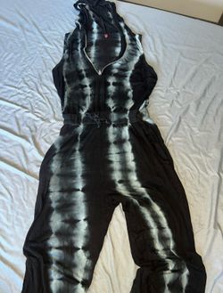 Cute long romper with zip top comfy cute used good condition Sz Lg