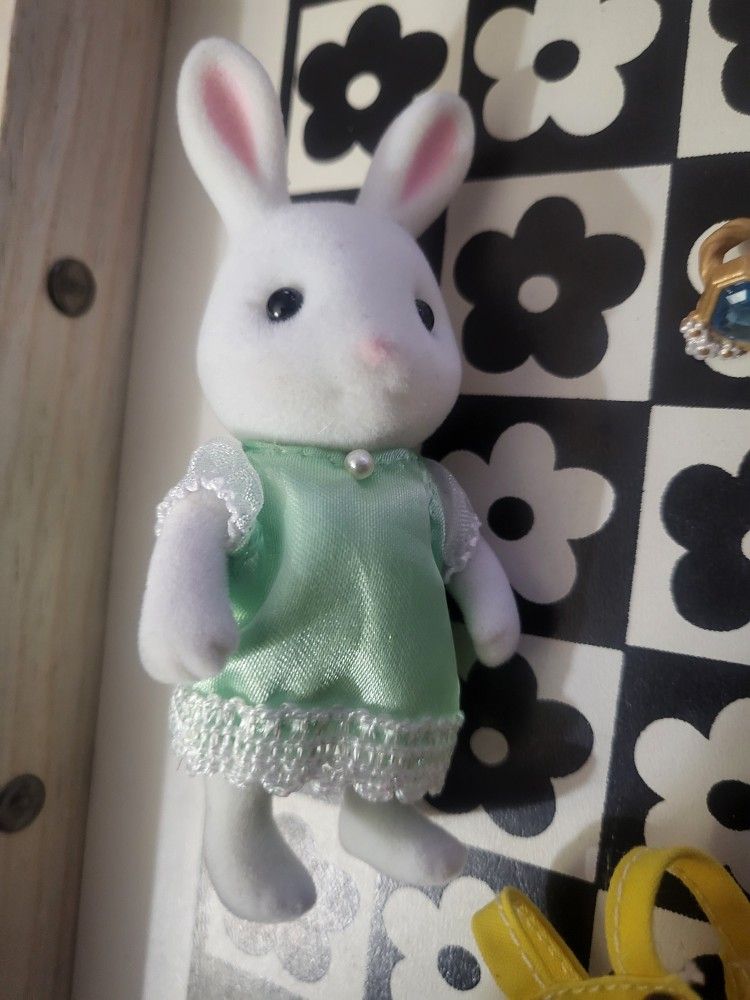 Calico Critters White Bunny w/ assessories