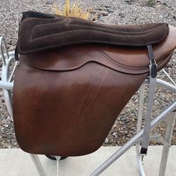 Cut Back English Saddle with Softseat pad, in good used condition