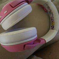 Razer Kraken BT Hello Kitty and Friennds Headset. Lik