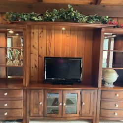 3 PIECE SOLID WOOD ENTERTAINMENT CENTER 