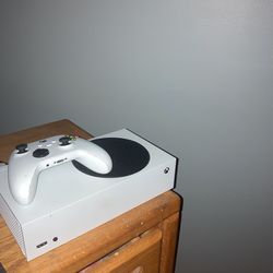 Xbox series S For *DELIVERY ONLY*