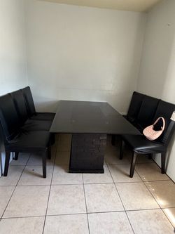 Mesa de vidrio negra elegante
