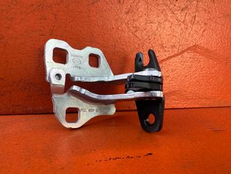 2017 - 2023 Tesla Model 3 Front Left Driver Door Lower Hinge OEM 1101037-00-G