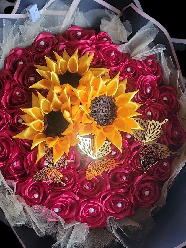 50 Rosas Y 3 Girasoles Eternos