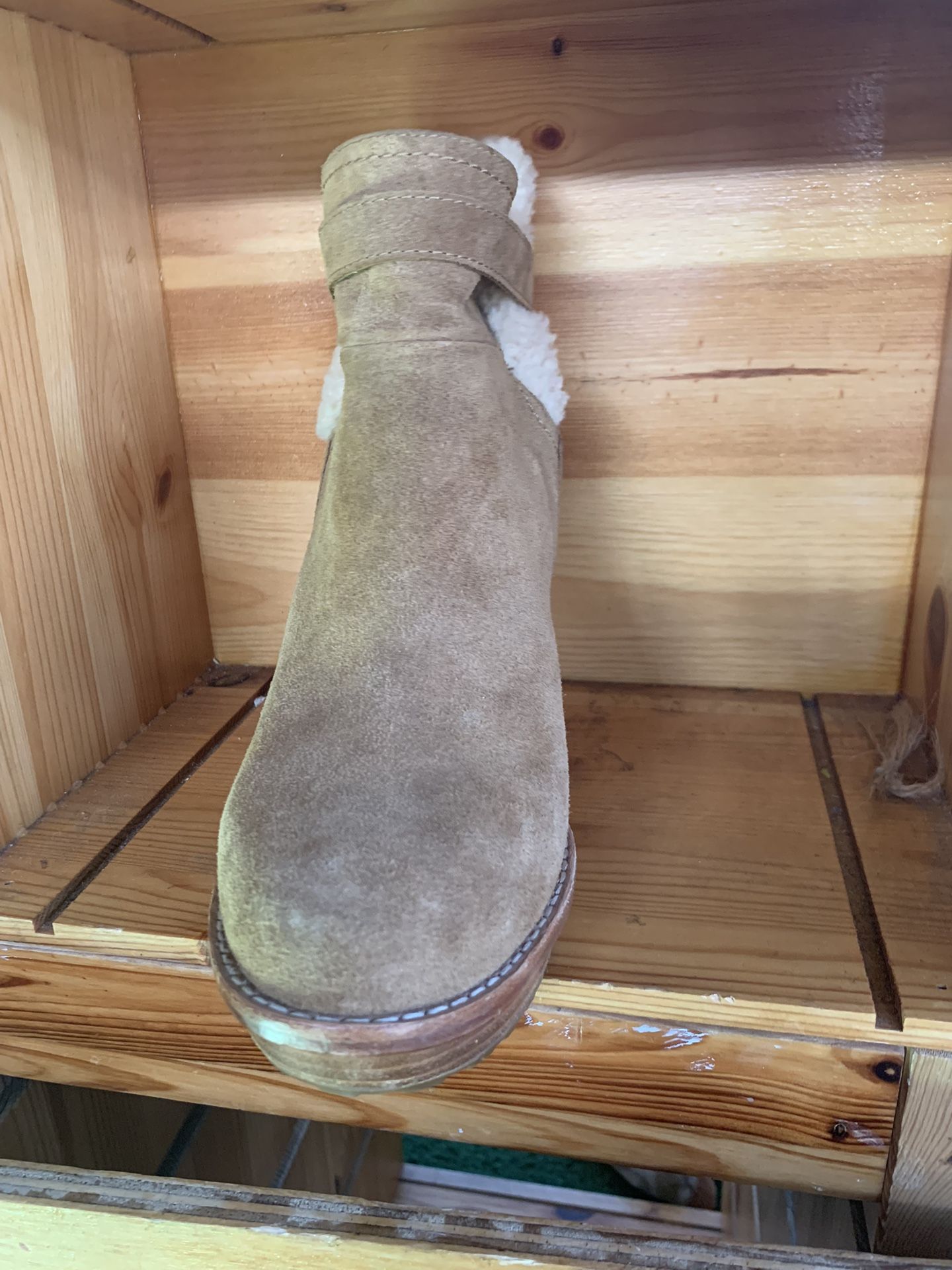 Size 9 Tan Ugg Wedge Boot
