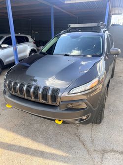 2016 Jeep Cherokee Trailhawk 4x4!! Clean title!!