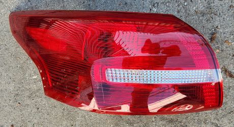 2015 2016 2017 2018 FORD FOCUS SEDAN LEFT DRIVER TAIL LIGHT LAMP