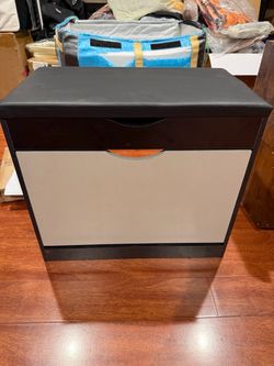 Wooden shoe-changing bench with storage