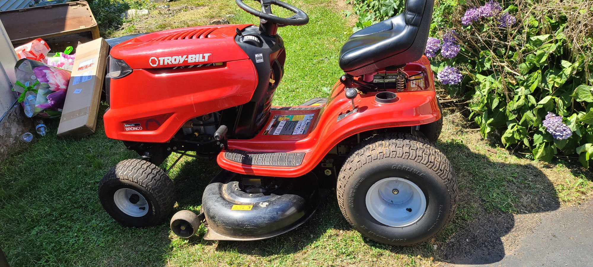 TROY-BILT Automatic Lawn Tractor 42in Blade!!!!!
