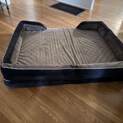 XXX Lag Dog Bed  Good Condition.  $100.
