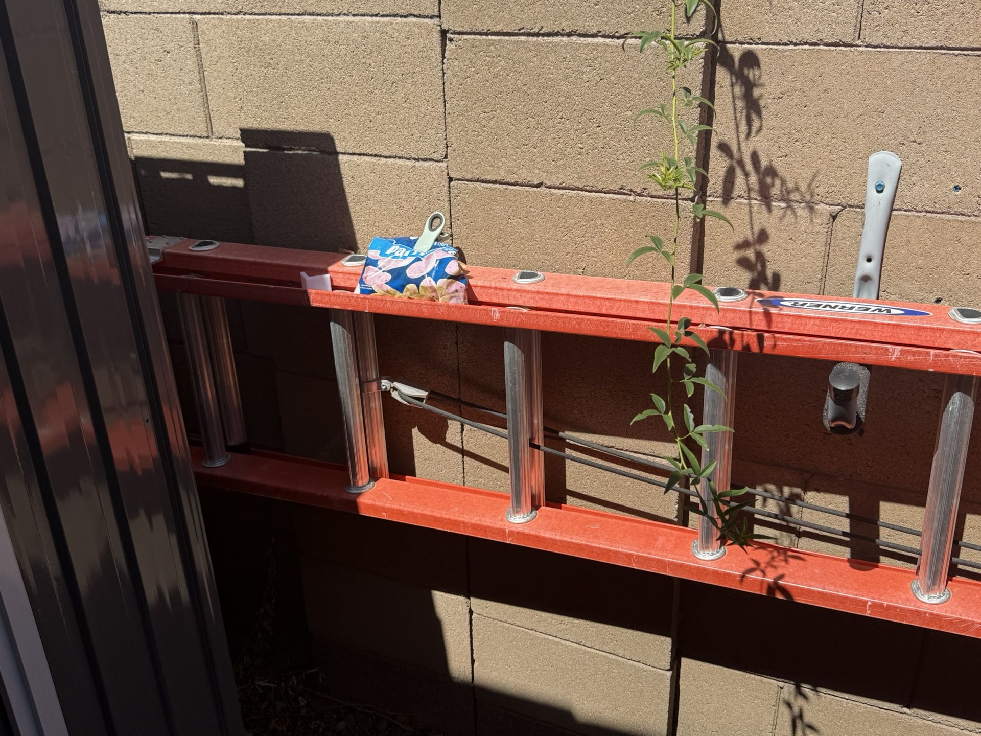 24ft Fiberglass Extension Ladder