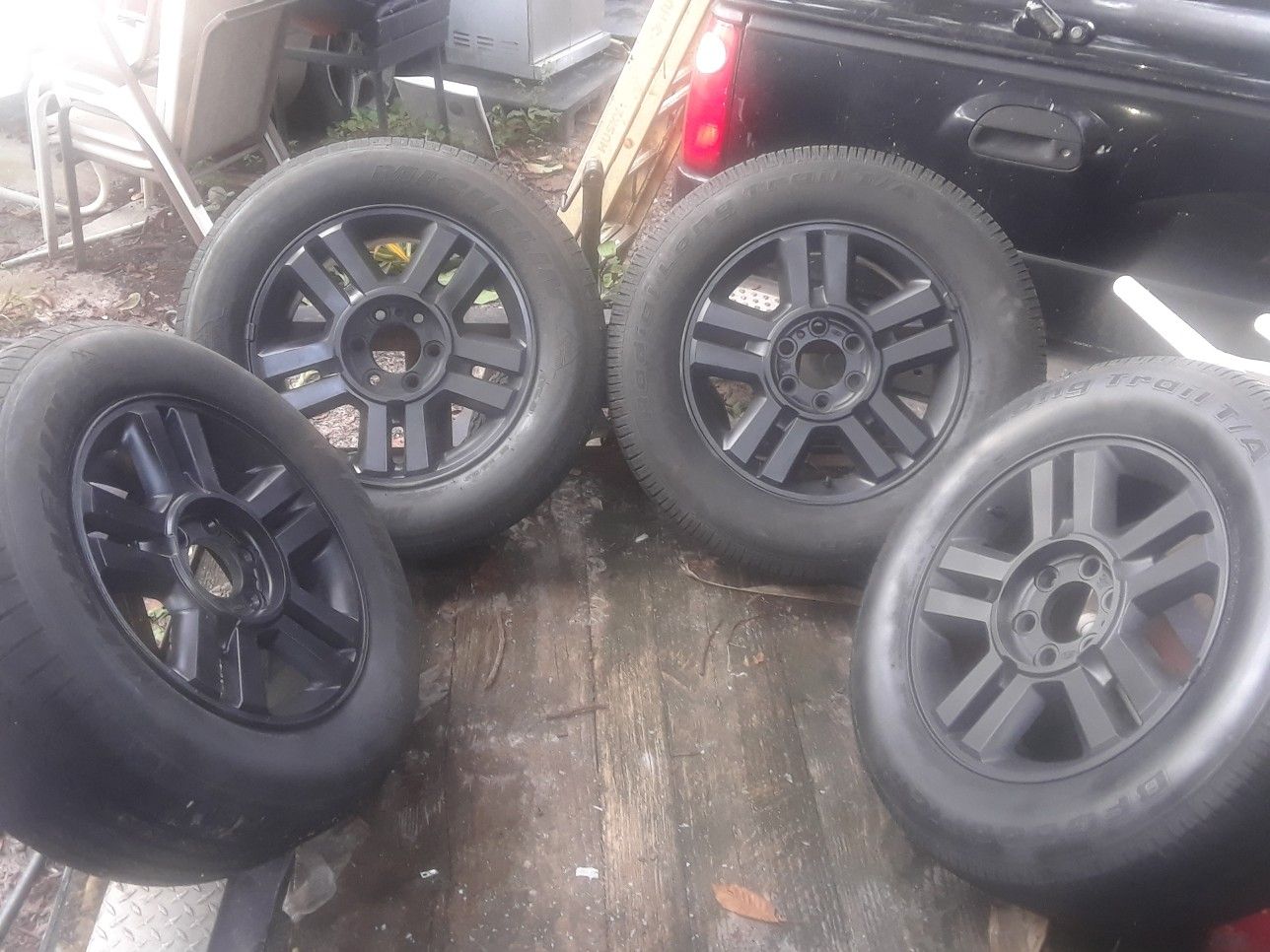 aluminum rims with tires 18 in 6 lugs for a Ford truck