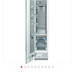 THERMADOR Built-in Freezer Column 18" Panel Ready