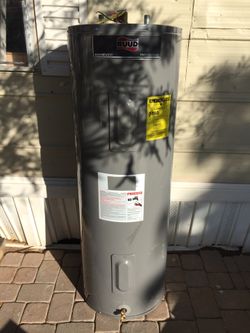 $$220$! Electric water heater- boiler electrico (50 gal!) still new