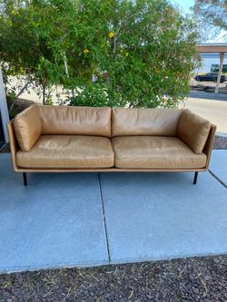 ✨ Crate & Barrel Wells 84” Leather Sofa Couch ✨ ($10 delivery )