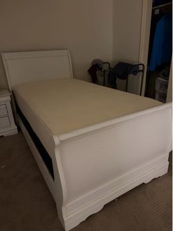 Ashley Furniture White Twin Sleigh Bed with Mattress