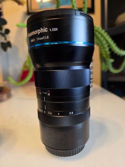 Sirui 24mm anamorphic cinema lens (E-MOUNT)