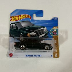 Hot Wheels Mercedes Benz 500  Short Card 