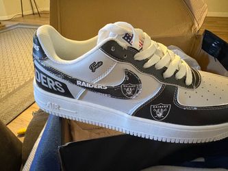 RAIDERS SHOES SIZE 81/2