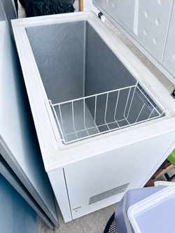 Insignia 7.0 Cu. Ft. Chest Freezer (not cool sold as is)