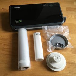 FoodSaver FM2100 Vacuum Sealer Machine with Accessories