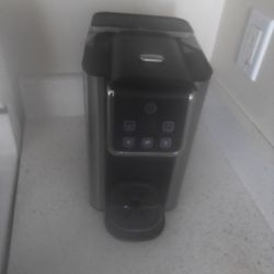 Single serving coffee maker