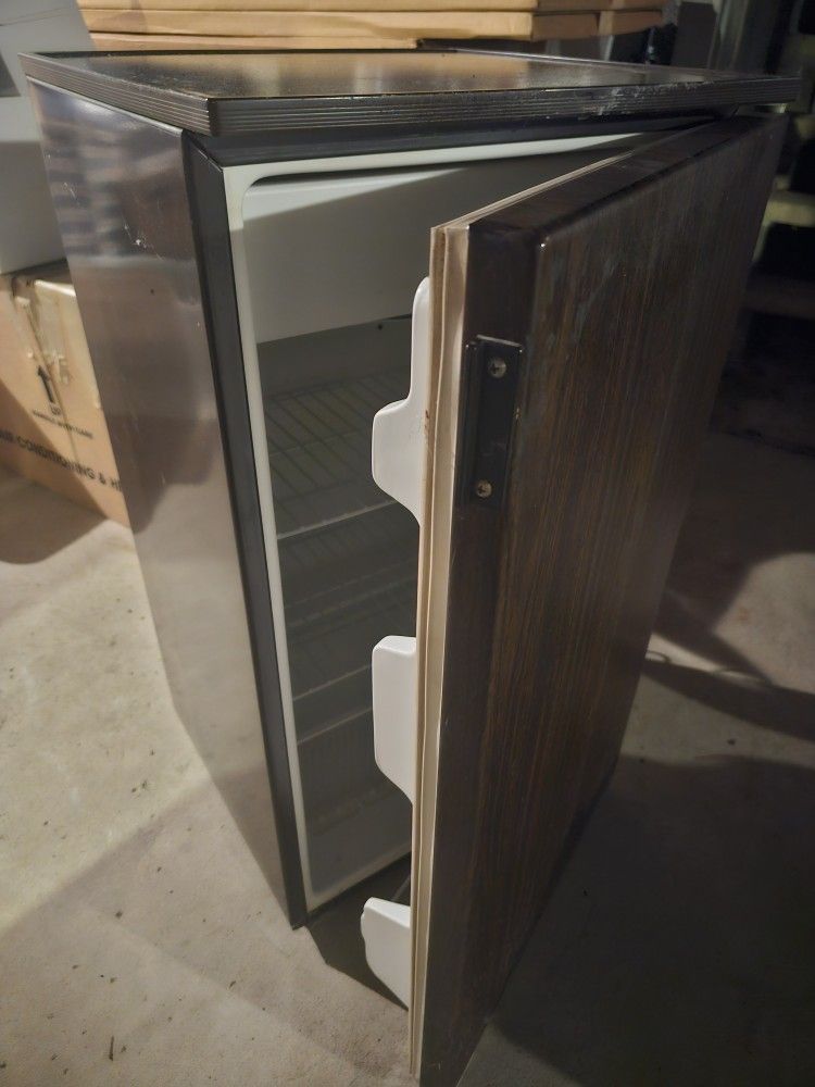 Mini Refrigerator 