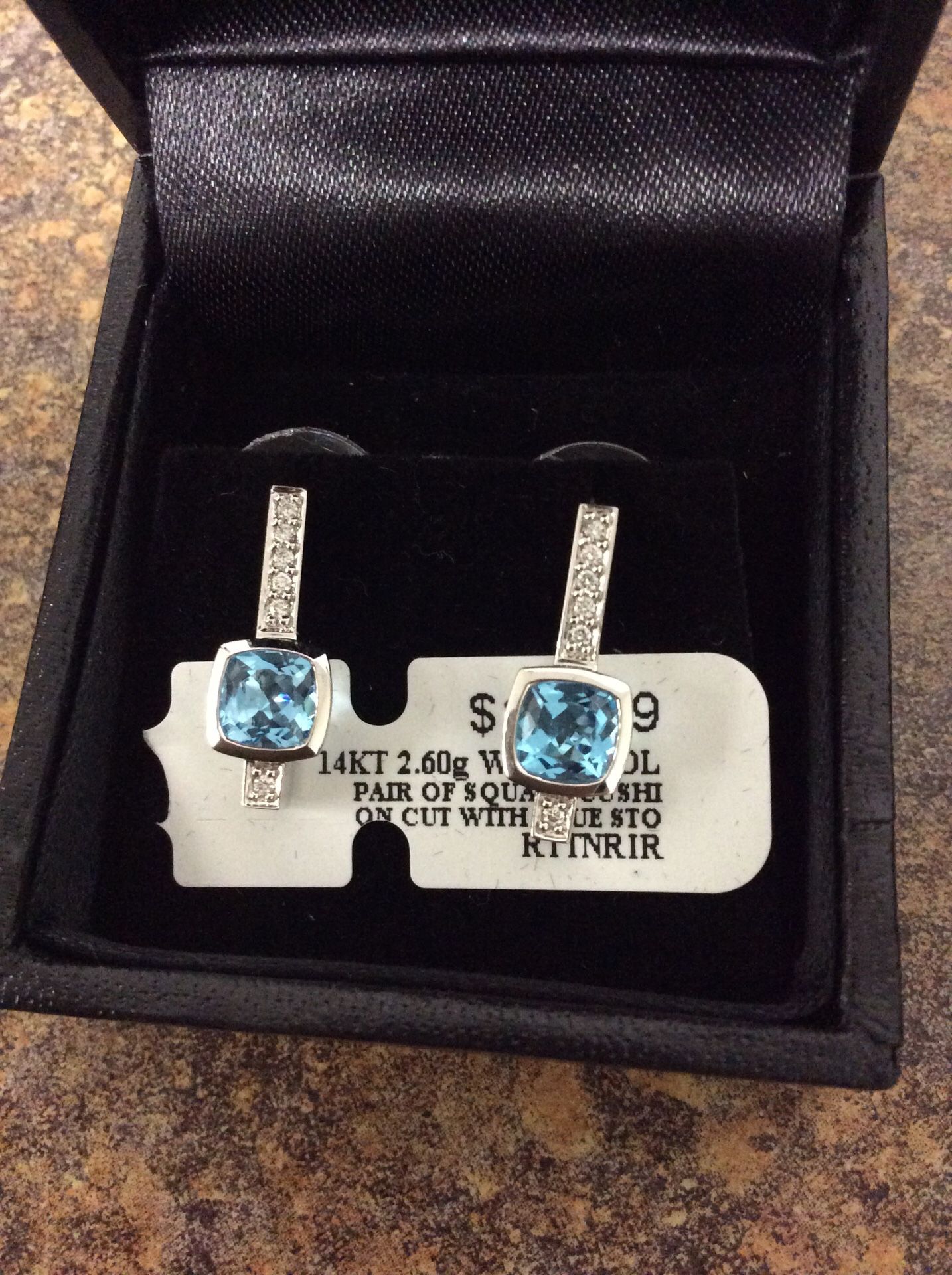 14 kt 2.60 g white gold pair of square cushion cut earrings blue stones inventory code 9291507747