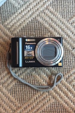 Panasonic Lumix DMC-ZS6 digital camera bundle
